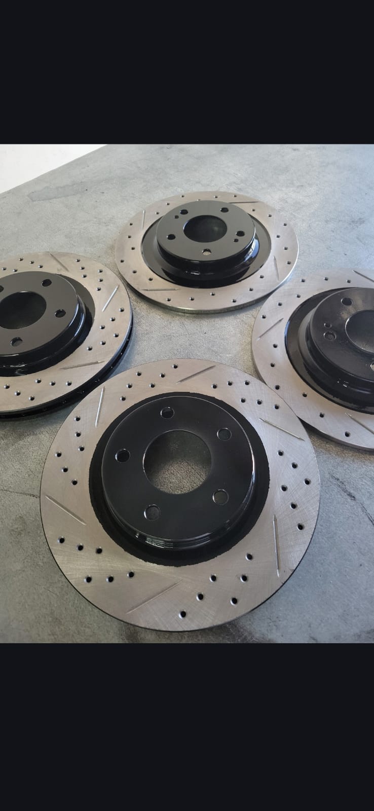 High-performance brakes with ventilation for increased durability.